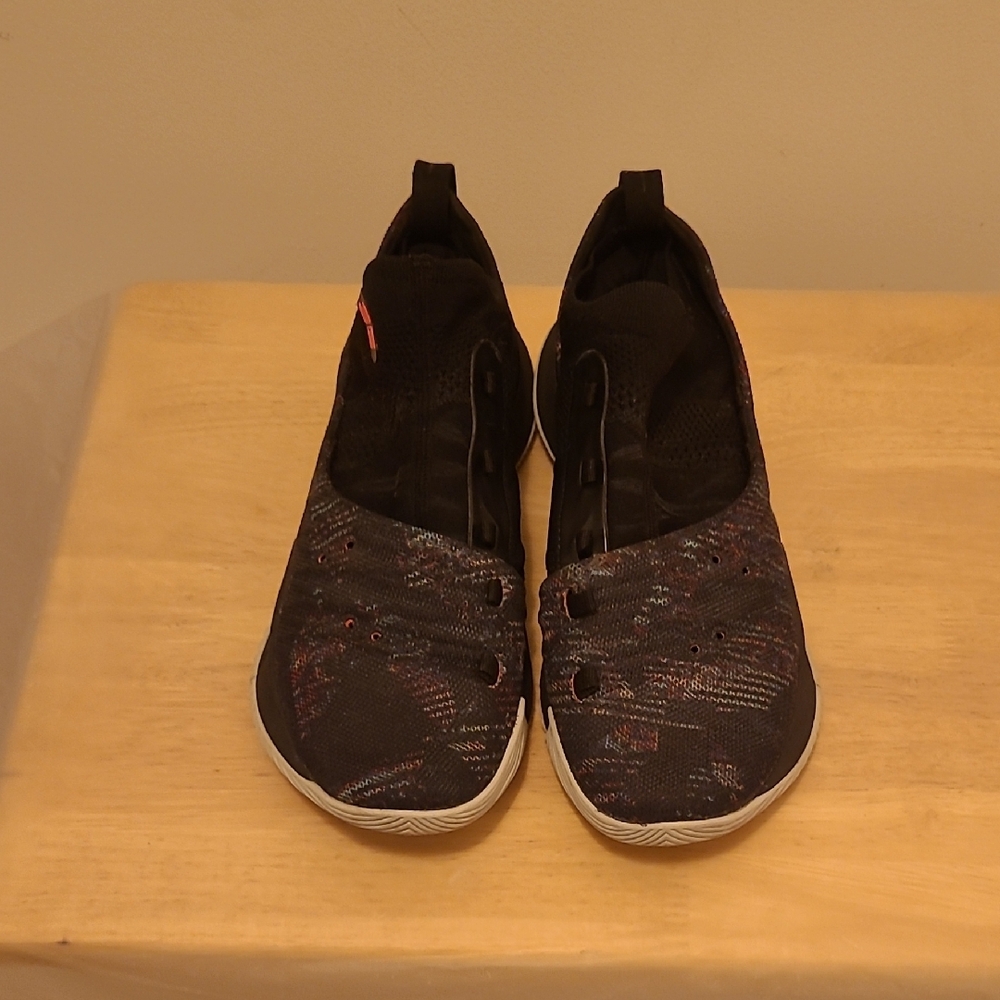 Men's Under Armiur Bkack & Multicolor Sneakers. Preowned Grear Condition.